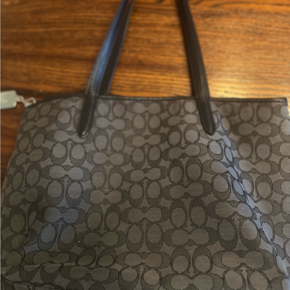 Coach Signature tote - Picture 2 of 6